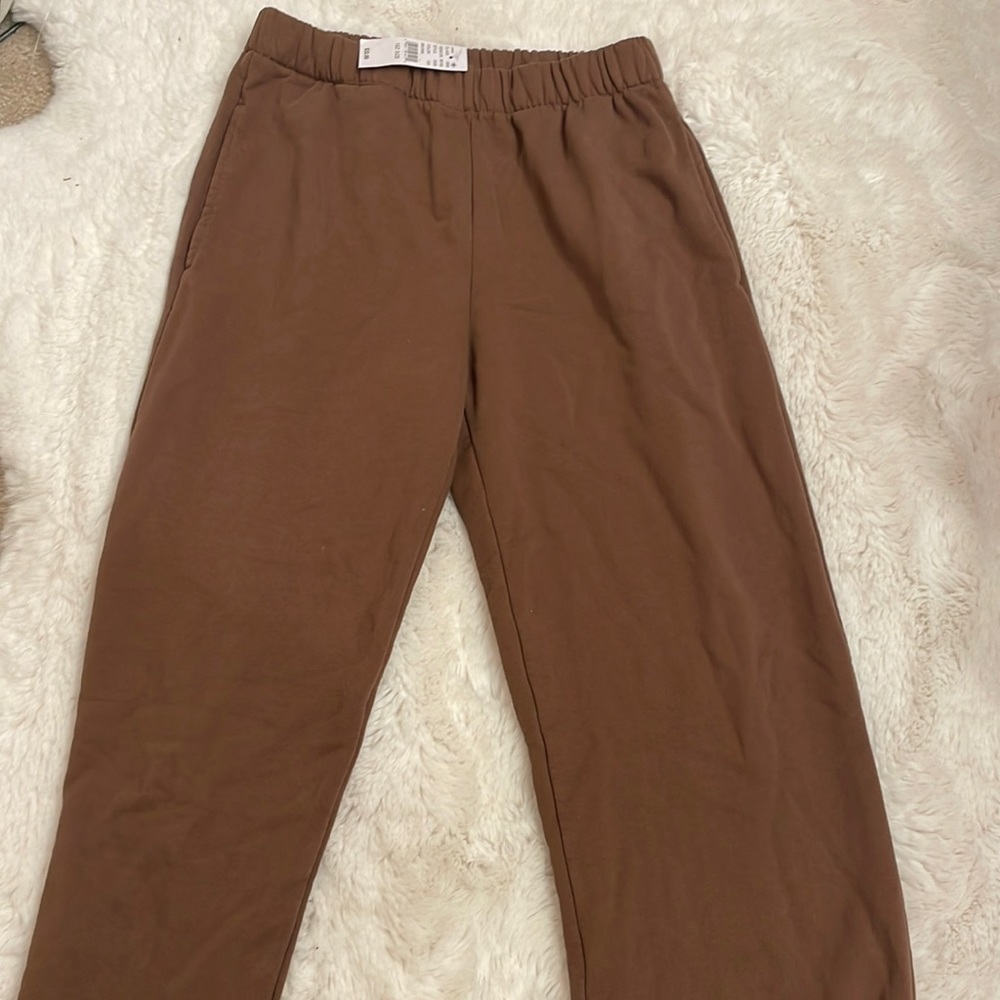 New with tags brandy melville brown rosa sweatpants